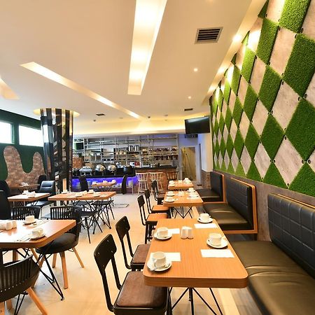 Midtown Xpress Balikpapan Hotel Exterior photo