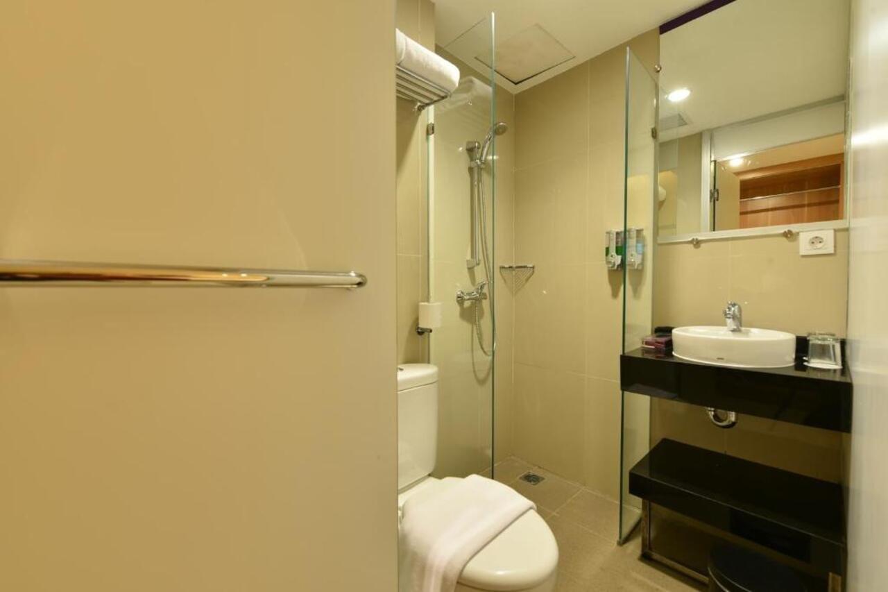 Midtown Xpress Balikpapan Hotel Exterior photo