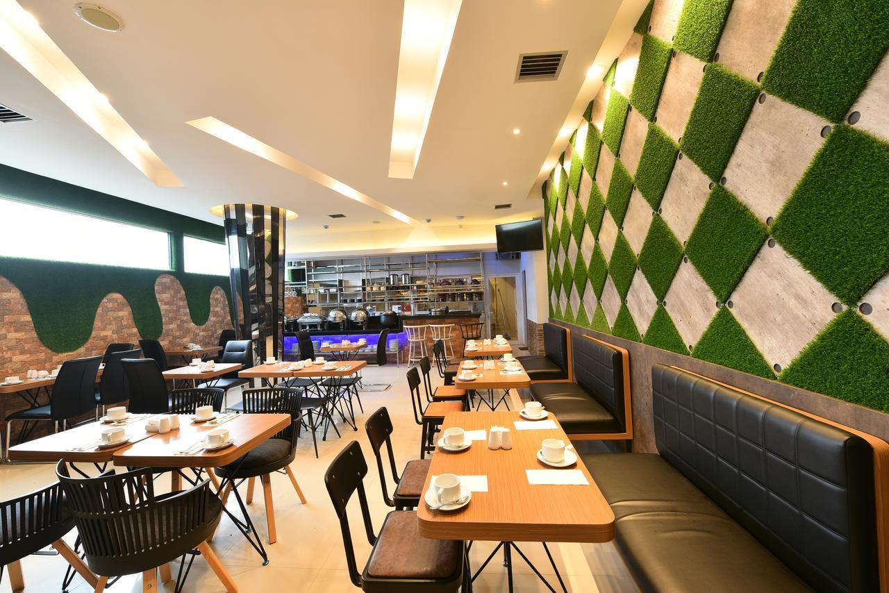 Midtown Xpress Balikpapan Hotel Exterior photo