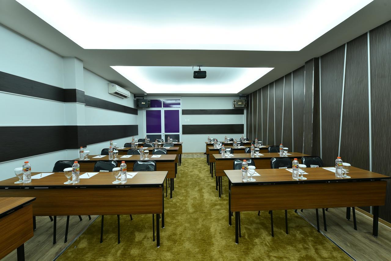 Midtown Xpress Balikpapan Hotel Exterior photo