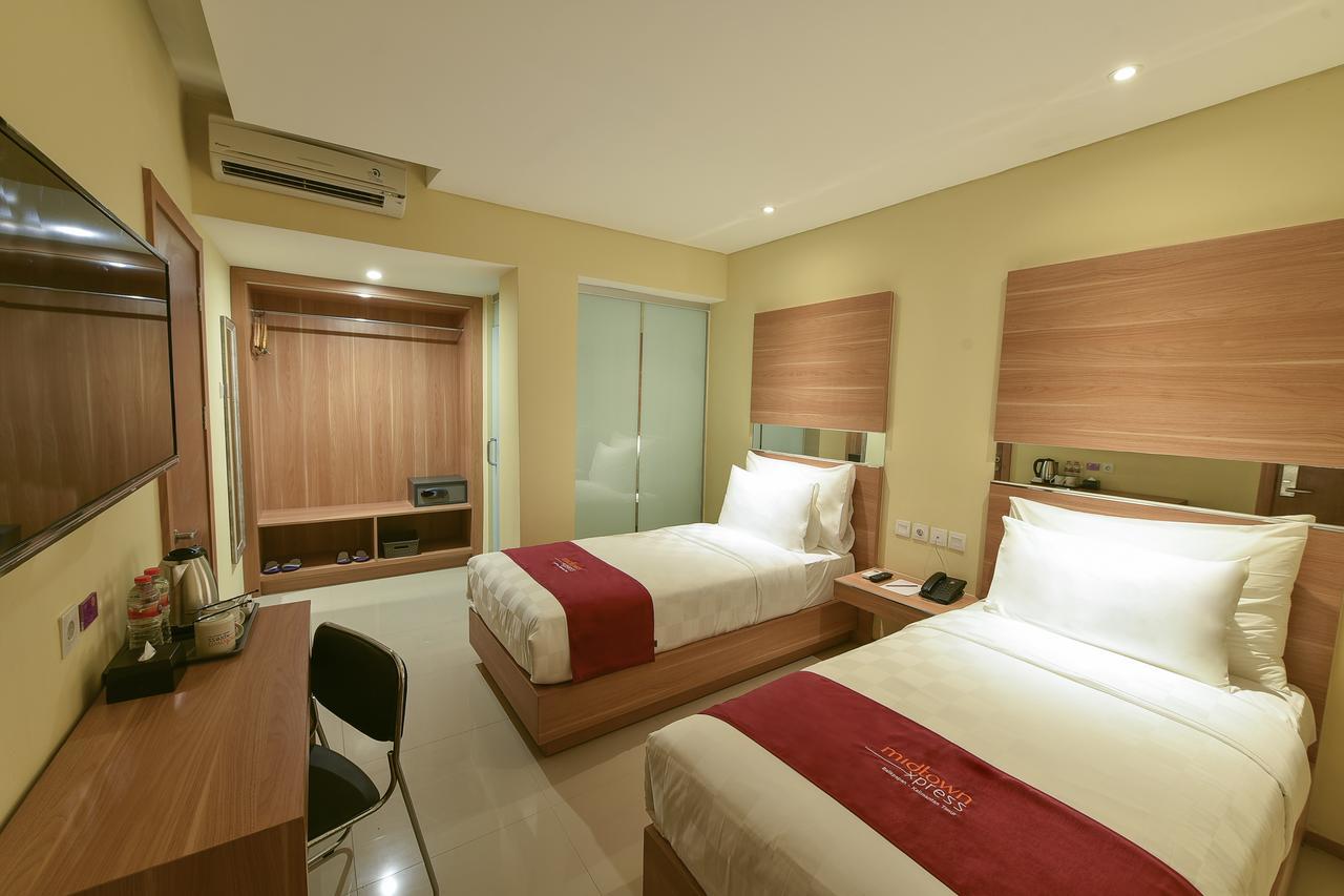Midtown Xpress Balikpapan Hotel Exterior photo